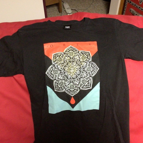 OBEY tshirt - Picture 1 of 1
